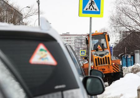 Асфальт уложили поверх сугробов в Башкирии