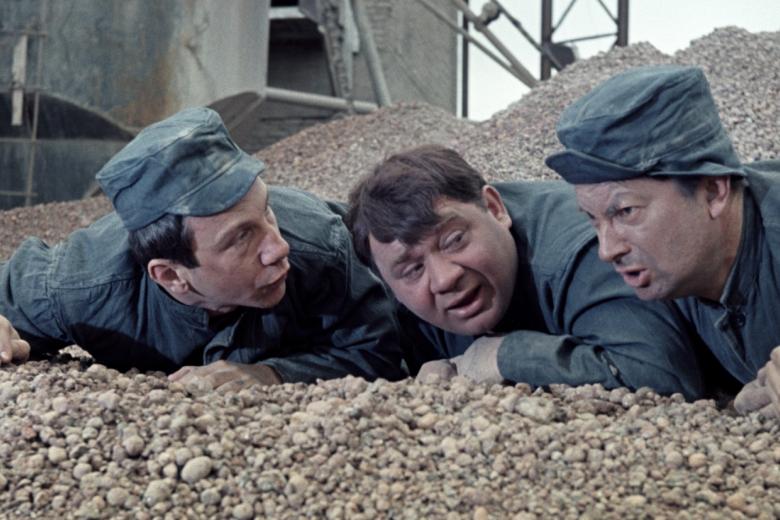 Кадр из фильм «Джентльмены удачи» режиссера Александра Серого, 1971 год. Савелий Крамаров, Евгений Леонов и Георгий Вицын