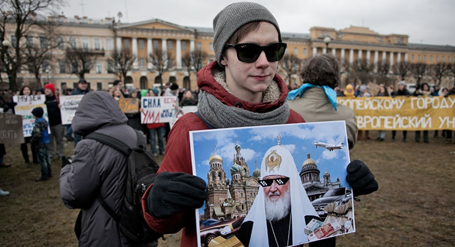 Участник акции протеста против передачи «Исаакия» РПЦ