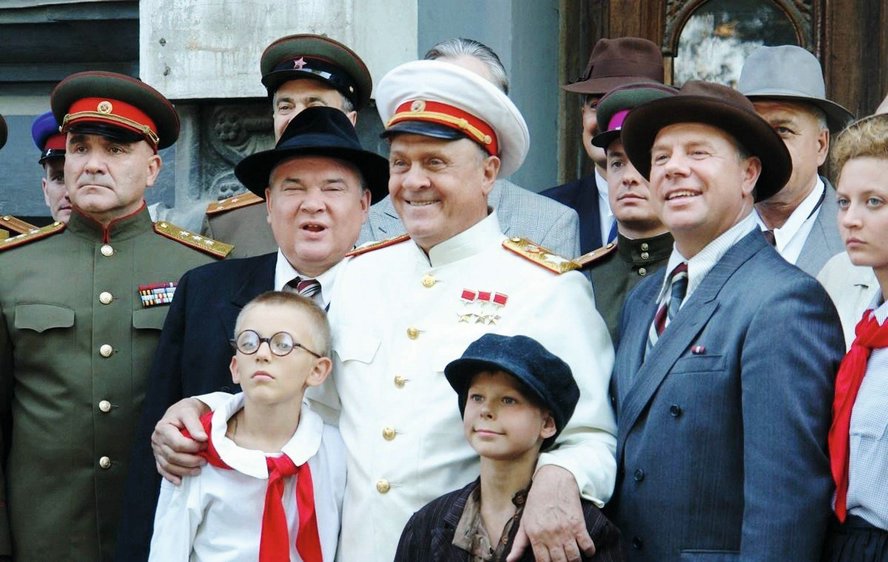 кадр из сериала "Ликвидация"