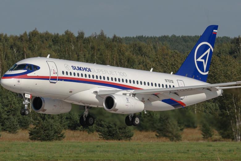 Самолёт SSJ 100 