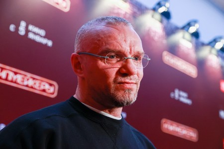 «Зеленый слоник», обида на Россию, скандал в школе: куда пропал Епифанцев