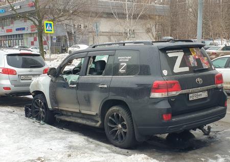 18-летний москвич поджег внедорожник с Z-наклейками