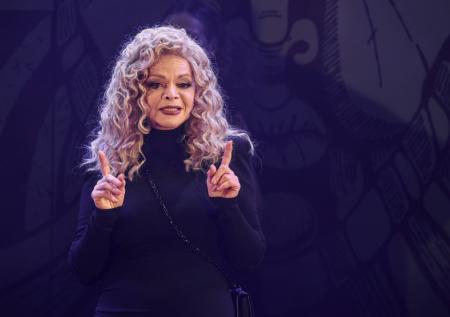Критика Шатунова, «Голубой огонек — 2024»: как сейчас живет Лариса Долина