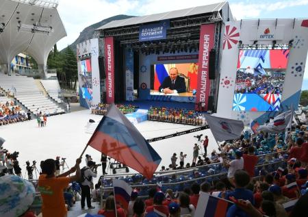 Путин согласился возглавить набсовет нового молодежного движения 