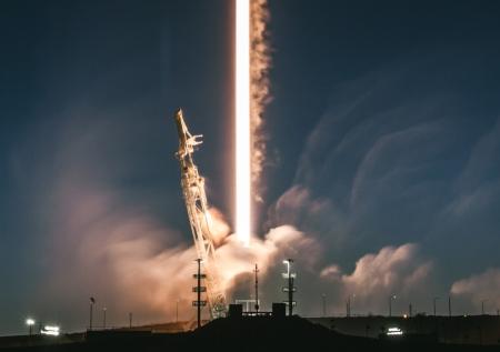 SpaceX запустила ракету-носитель с 46 спутниками Starlink