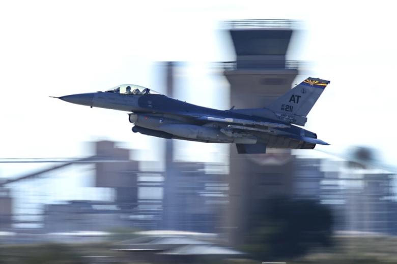 Истребитель F-16