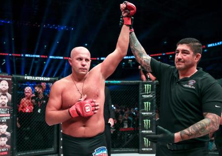 Триумф Императора и провал Лысого Хищника: главные события года в мире MMA