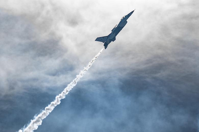 Истребитель F-16 