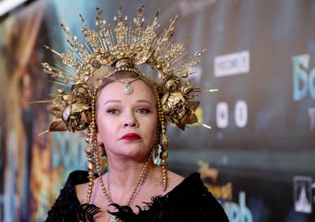 Дача в Барвихе, любовь к машинам, ГУЛАГ: как живет актриса Елена Валюшкина