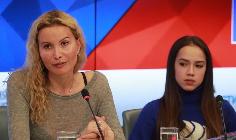 Олимпийская чемпионка по фигурному катанию Алина Загитова со своим тренером Этери Тутберидзе