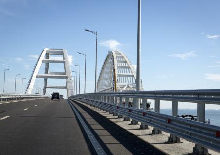 Автомобильное движение по Крымскому мосту возобновили 