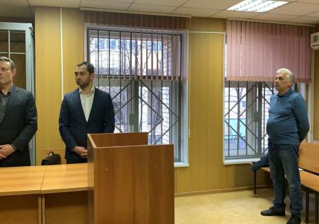 Суд отправил под домашний арест адвоката Михаила Абызова