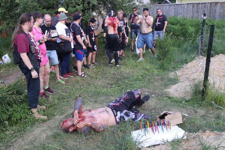 Выступление участников ультравайленс реслинга