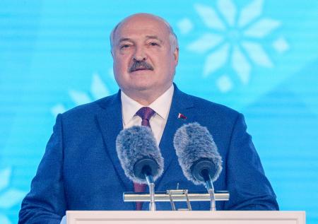 Лукашенко пообещал, что на выборах никто не будет давить на белорусов
