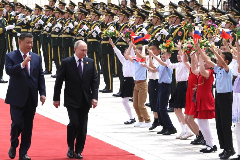 Церемония официальной встречи президента России Владимира Путина председателем КНР Си Цзиньпином