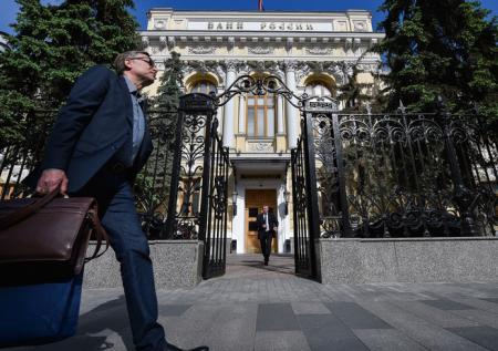Следователи СК просят доступ к банковской тайне