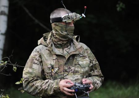 Новейшие FPV-дроны поразили украинский танк и пикап под Суджей