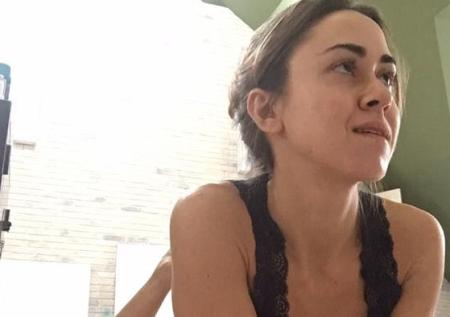 В США соседи пожаловались на дочь Успенской из-за загара топлес