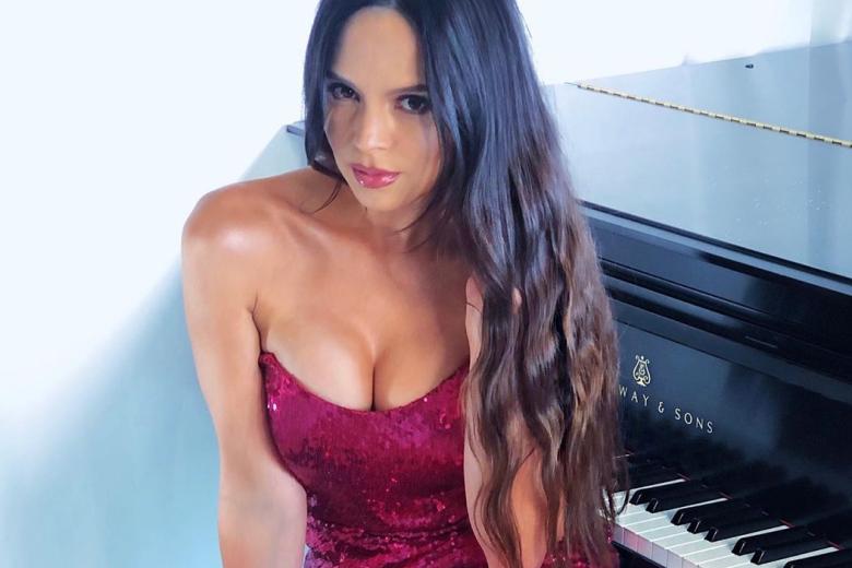 Лола Астанова