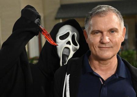Сценарист фильмов ужасов «Крик» снимет триллер про пандемию