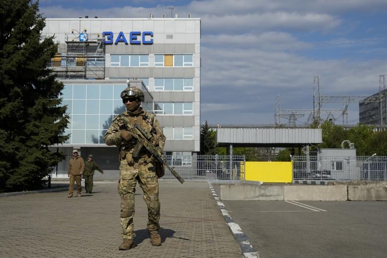 Российский военнослужащий у Запорожской АЭС