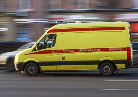Четырехлетняя девочка выпала со второго этажа в Петергофе