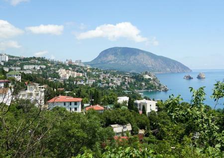 В России ответили на слова Зеленского о гибели туризма в Крыму