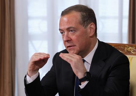 «Изобличить и отправить в Сибирь»: Медведев о «ждунах» в новых регионах