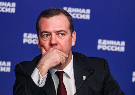 Медведев посоветовал Гашеку «не пить пиво в непроверенных местах»
