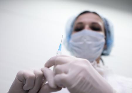 Гинцбург выступил за обязательную вакцинацию от коронавируса