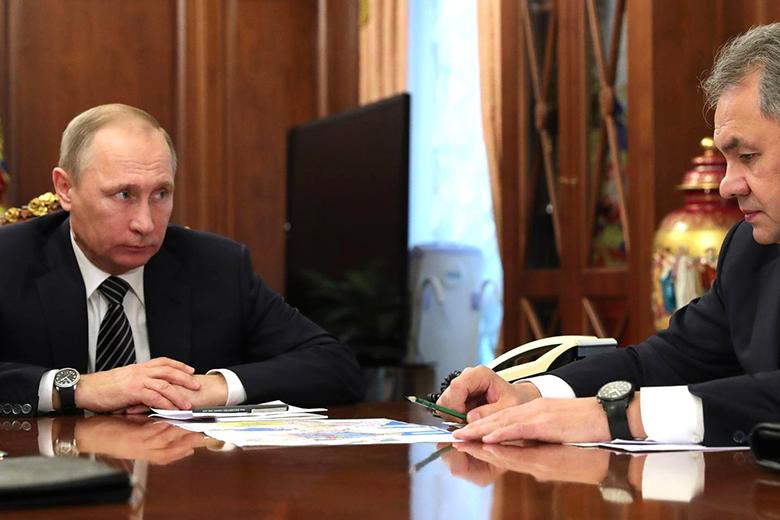 Президент РФ Владимир Путин с Сергеем Шойгу