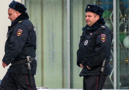 Священник РПЦ призвал отбирать детей у алкоголиков с помощью полиции
