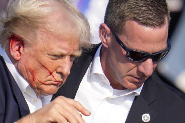 На экс-президента США Дональда Трампа совершено покушение во время предвыборного митинга в штате Пенсильвания