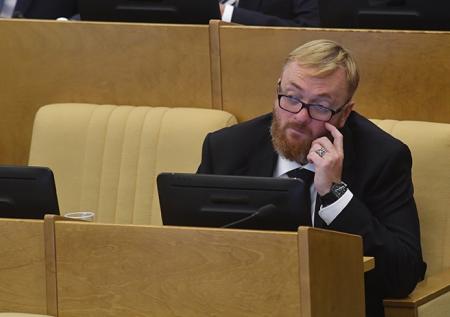 Милонов назвал «бессовестной» чиновницу Глацких