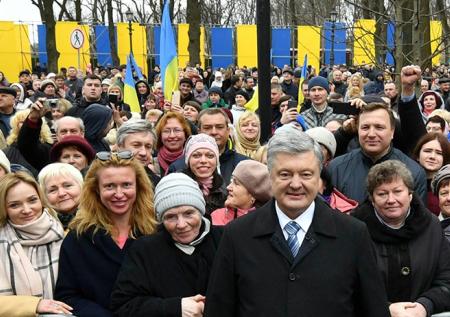 Порошенко пообещал сменить команду в случае победы на выборах