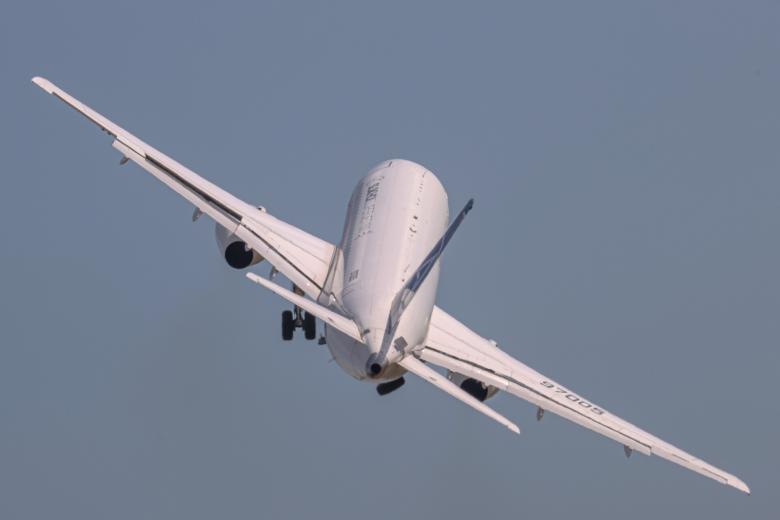 Лайнер Sukhoi Superjet 100
