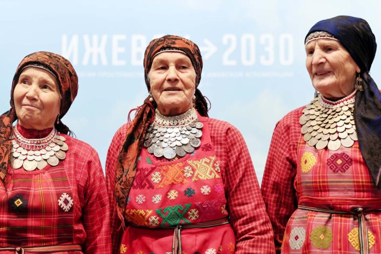 Творческий коллектив «Бабушки из Бураново» во время выступления в День Республики Удмуртия на выставке-форуме «Россия» на ВДНХ