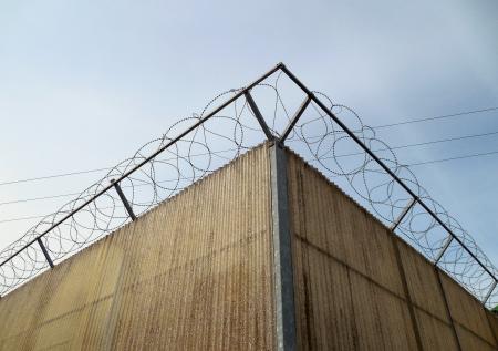 Ударившего Макрона мужчину отправили за решётку
