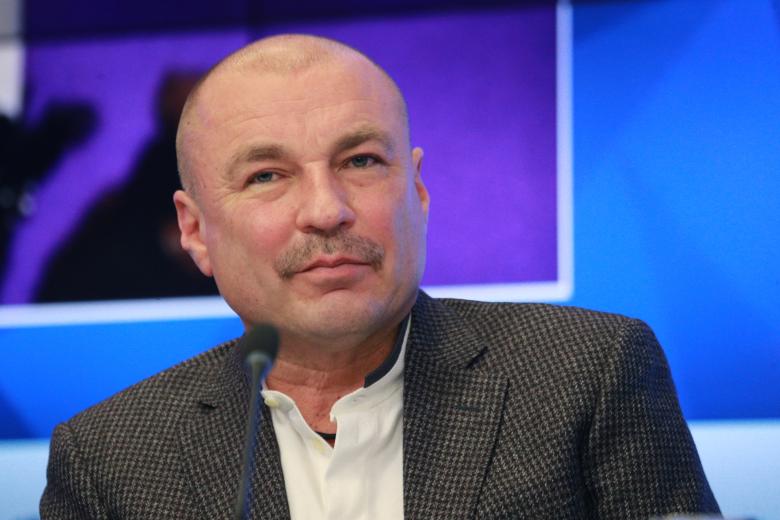 Тренер по фигурному катанию Александр Жулин