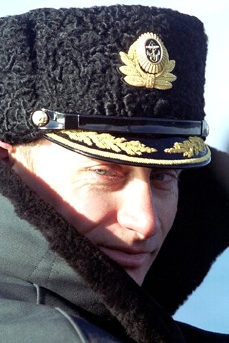Владимир Путин во время наблюдения за боевыми учениями Северного флота с борта атомного подводного ракетоносца «Карелия», 2000 год