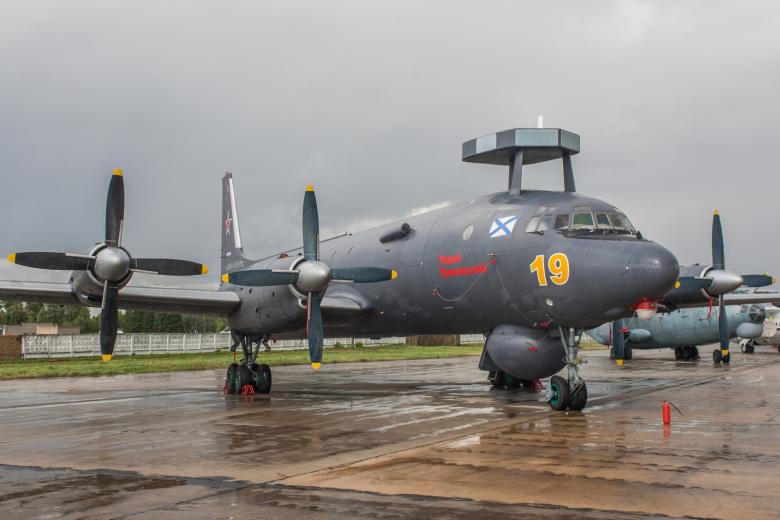 Противолодочный самолет Ил-38