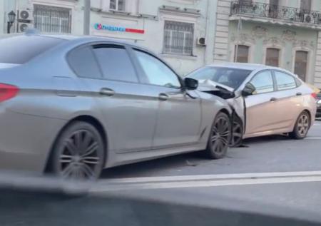Момент ДТП со звездой фильма «Зимняя вишня» попал на видео