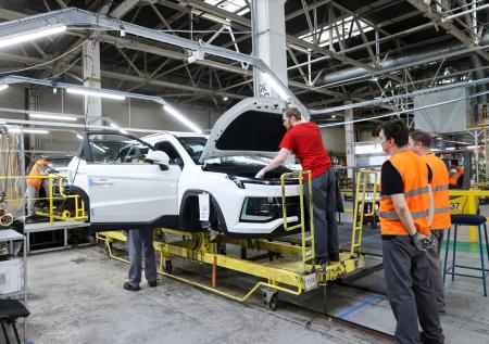 Мантуров раскрыл, хватает ли России собственных автозаводов