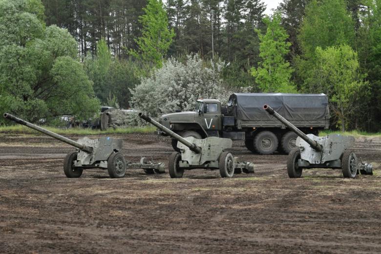 Противотанковые пушки МТ-12 «Рапира» в распоряжении ремонтно-восстановительного полка Вооруженных сил РФ