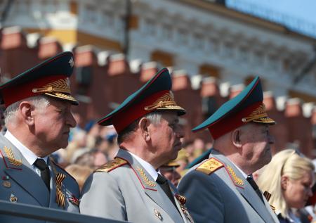 Песков объяснил отсутствие иностранных лидеров в День Победы