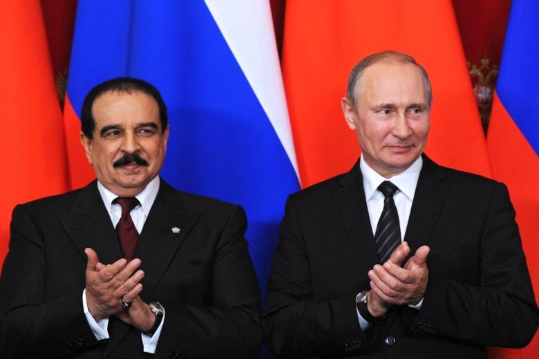 Президент РФ Владимир Путин (справа) и король Бахрейна Хамад бен Иса Аль Халифа
