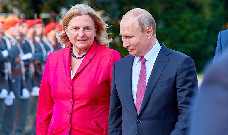 Глава МИД Австрии Карин Кнайсль и президент РФ Владимир Путин