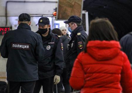 Трое мужчин подрались у входа в метро «Александровский сад» в Москве