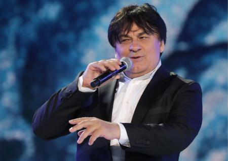 Директор Серова рассказал, когда ждать выписки певца